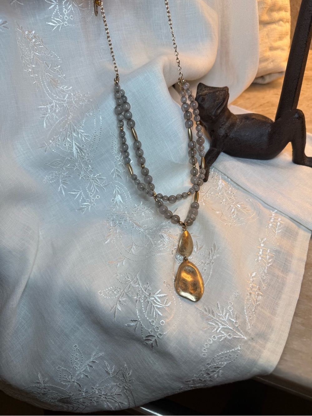 Fashion Gray Beaded Necklace with Gold Pendant